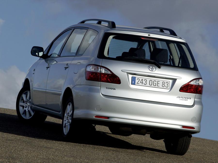  Toyota Avensis Verso 2003 года  (фото 23 из 25)
